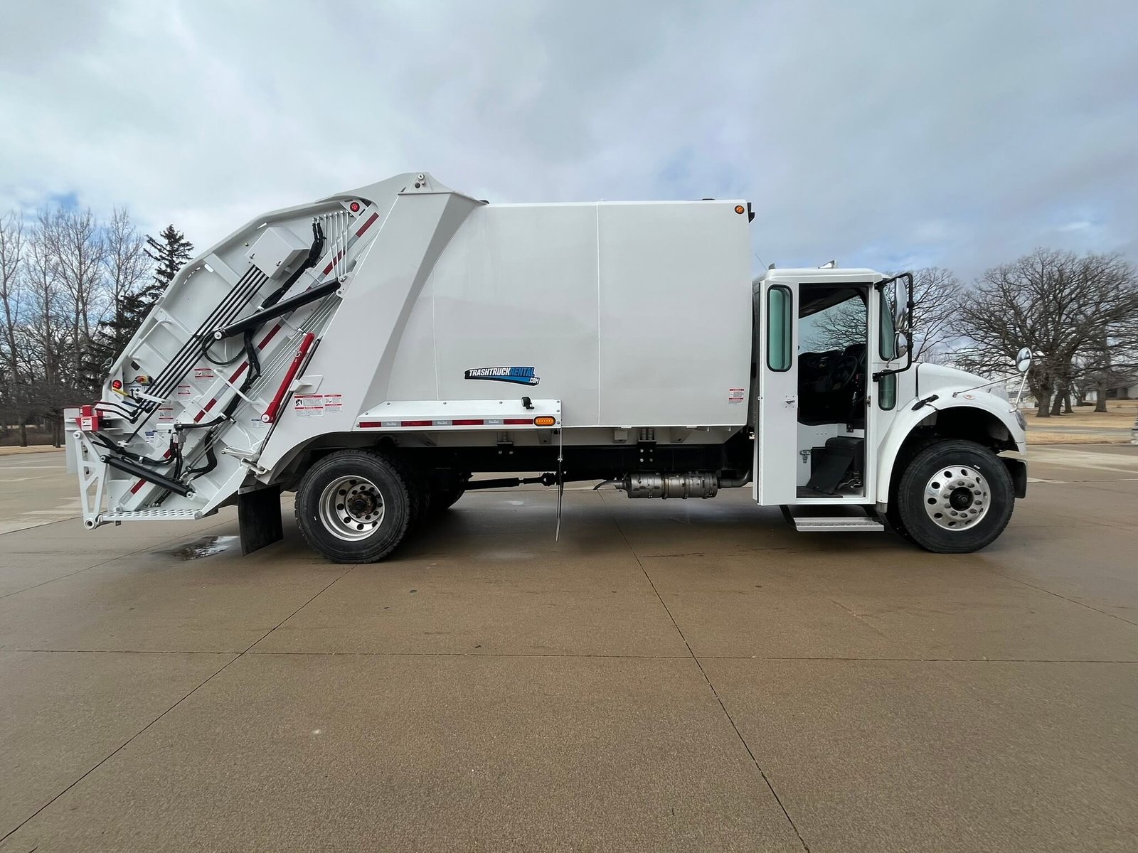 Stunning Garbage Truck Pictures_ Types, Uses & Collection Routes