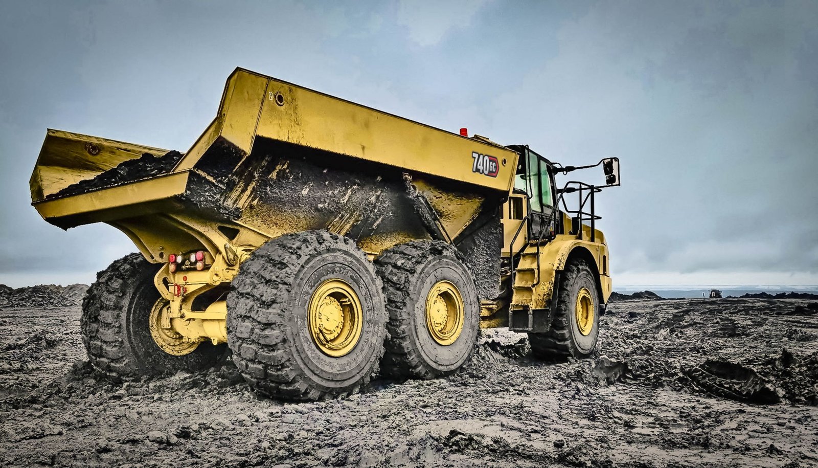 Caterpillar 740 Articulated Dump Truck_ Specs & Performance