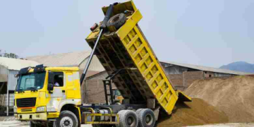 Remote Control Excavators & Dump Trucks_ A Complete Guide