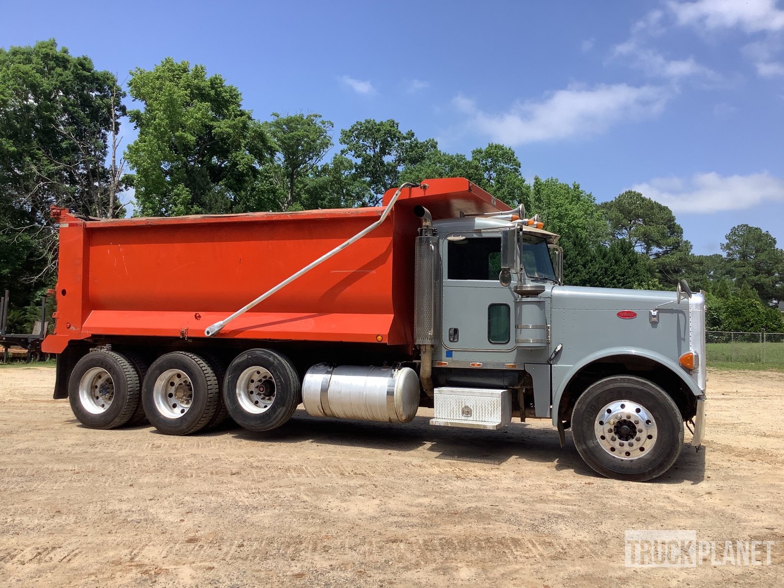 Used Peterbilt Dump Trucks_ Find Reliable & Affordable Rigs
