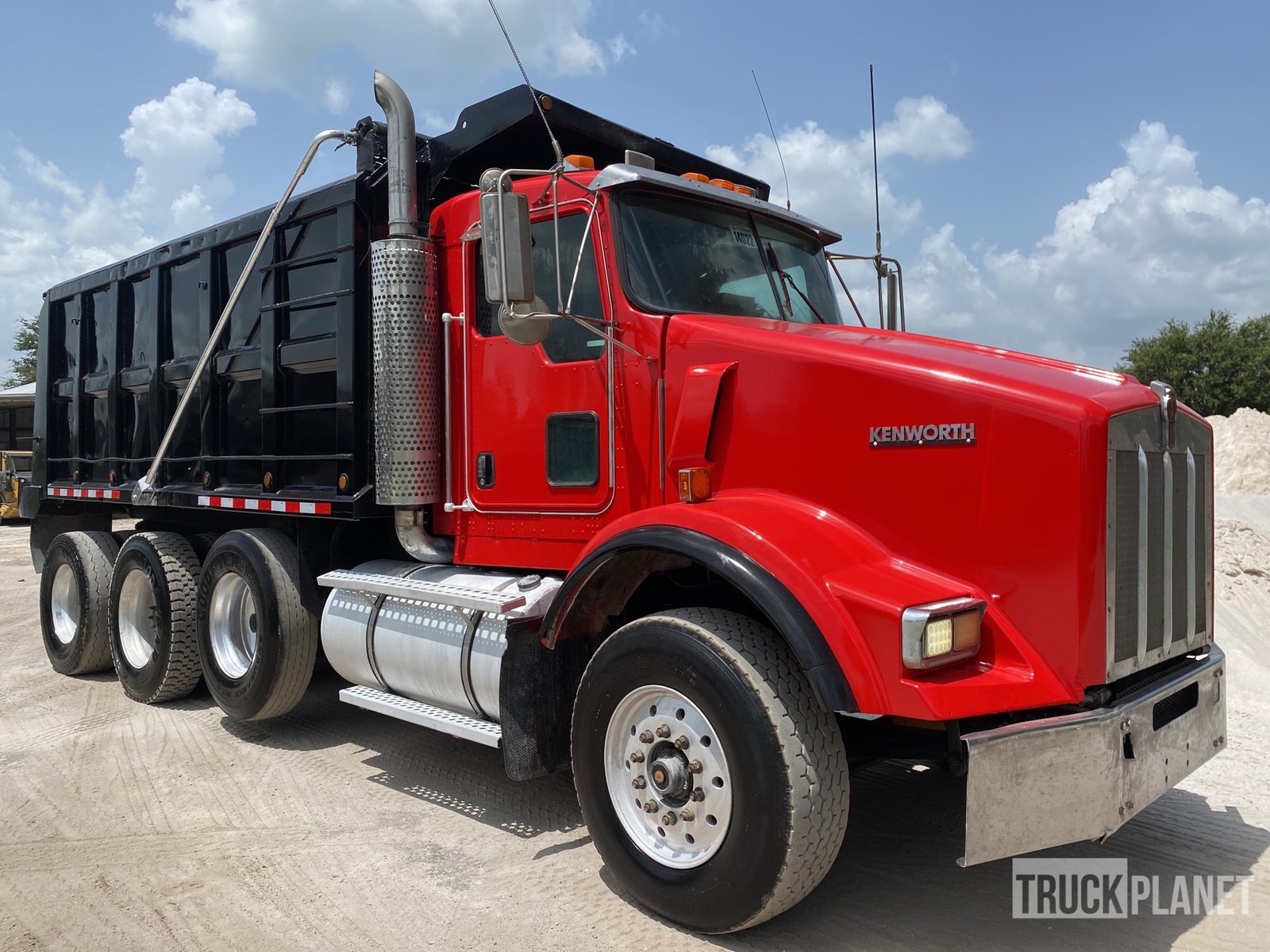 Find a Kenworth T800 Tri Axle Dump Truck for Sale Near You