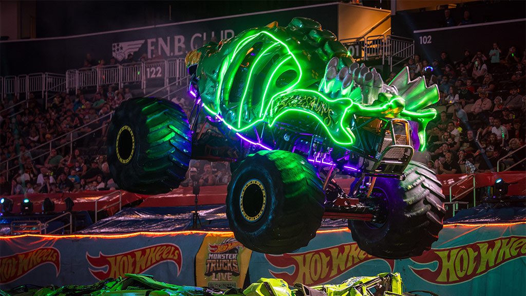 Hot Wheels Monster Trucks Glow & Fire Show Spectacular
