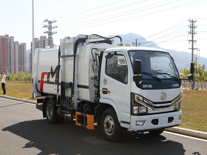 Side Loader Garbage Trucks_ Efficient Waste Collection Solutions