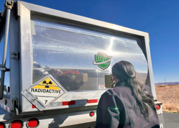 5 Steps to Landing Government Contracts for Dump Trucks