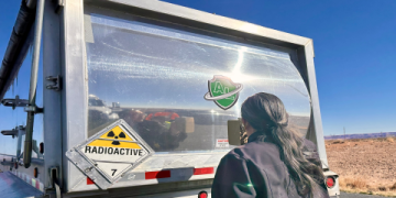 5 Steps to Landing Government Contracts for Dump Trucks