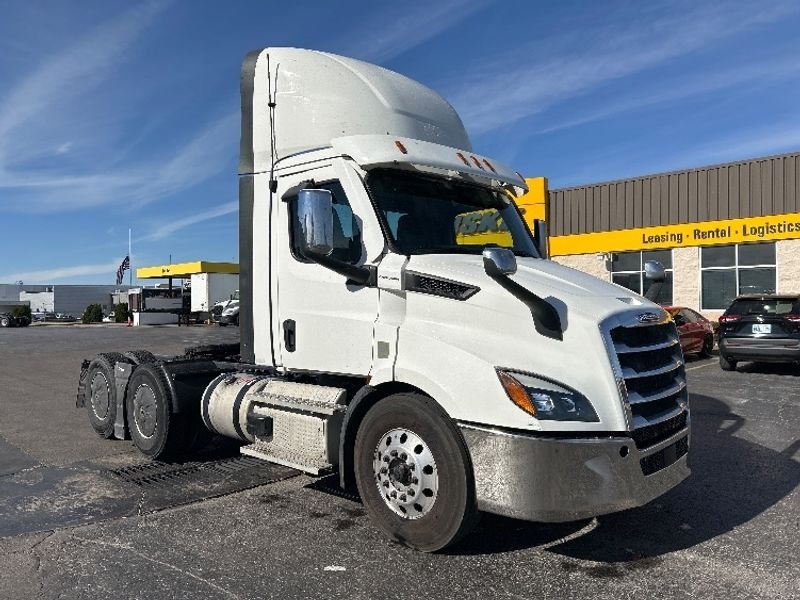 Find Day Cab Semi Trucks for Sale Near Your Location