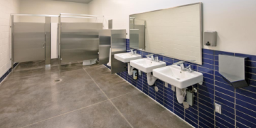 Semi Trucks With Bathrooms_ A Complete Guide for Drivers