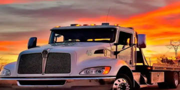 Your Local Big Rig Tow Truck Services_ Quick Response & Reliable