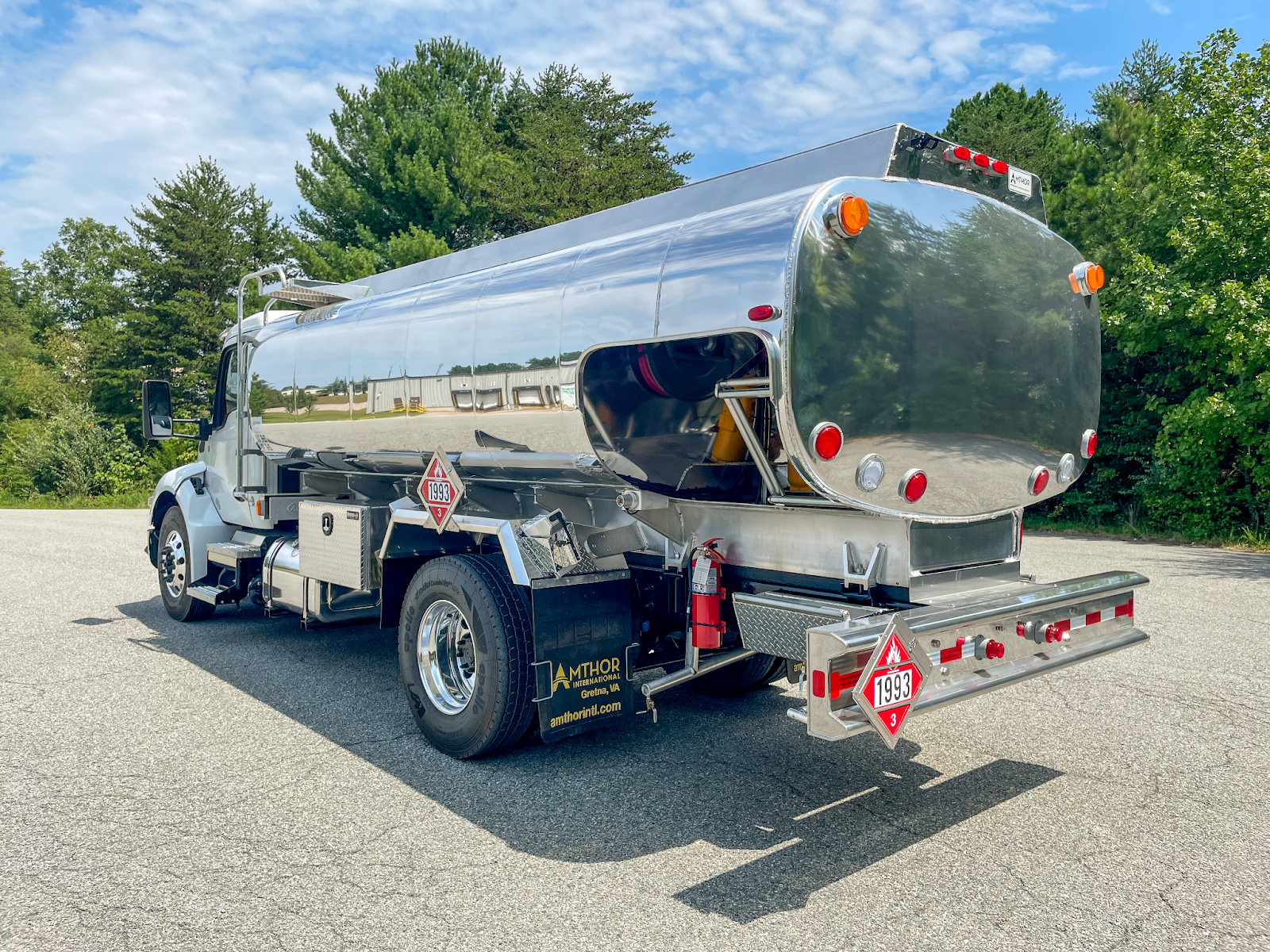 5 Key Features of Modern Unitrans Fuel Tanker Trucks