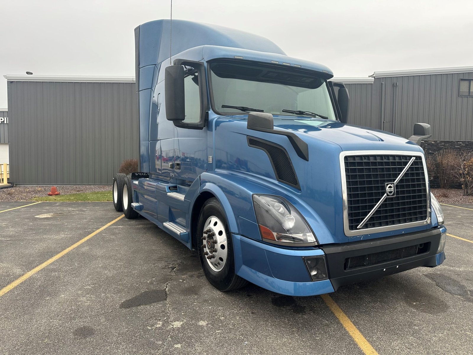 2015 Volvo Semi Trucks for Sale _ Reliable & Ready to Work