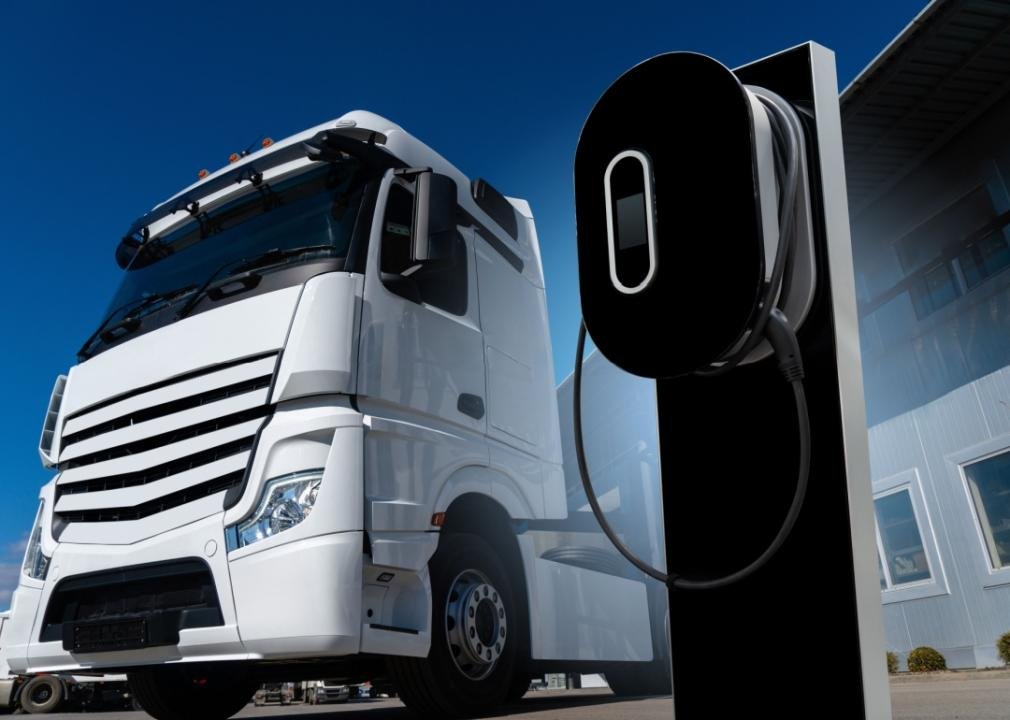 Are 2022 Electric Semi Trucks Worth the Investment_ Analysis