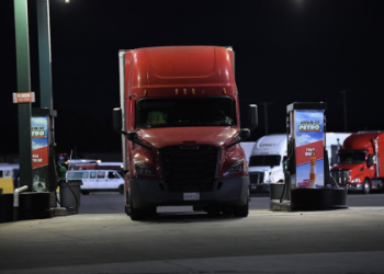 Freightliner Semi Truck Price Guide & Cost Analysis for 2024