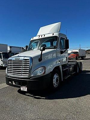 Find New Semi Trucks for Sale Near Your Location Today