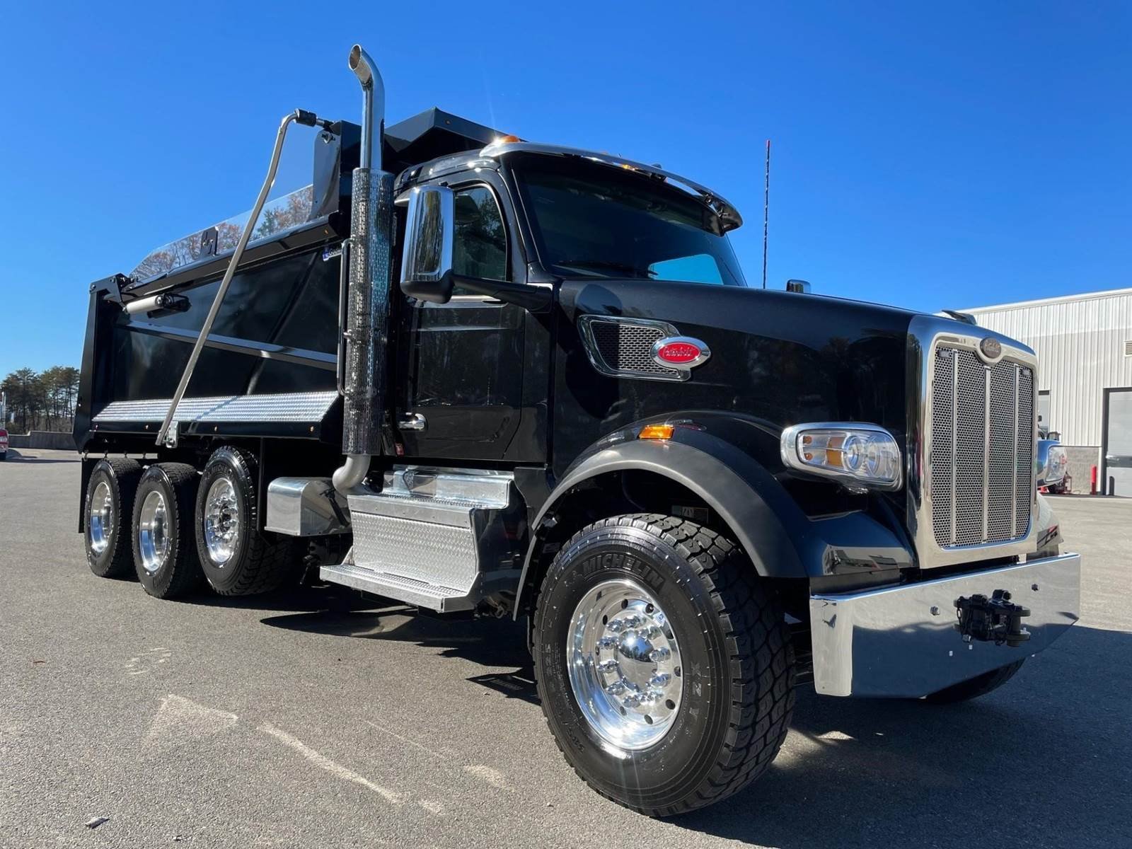 Discover Quality Peterbilt Dump Trucks for Sale by Owner Today