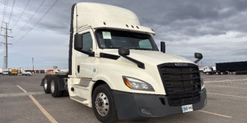 Find Day Cab Semi Trucks for Sale Near Your Location
