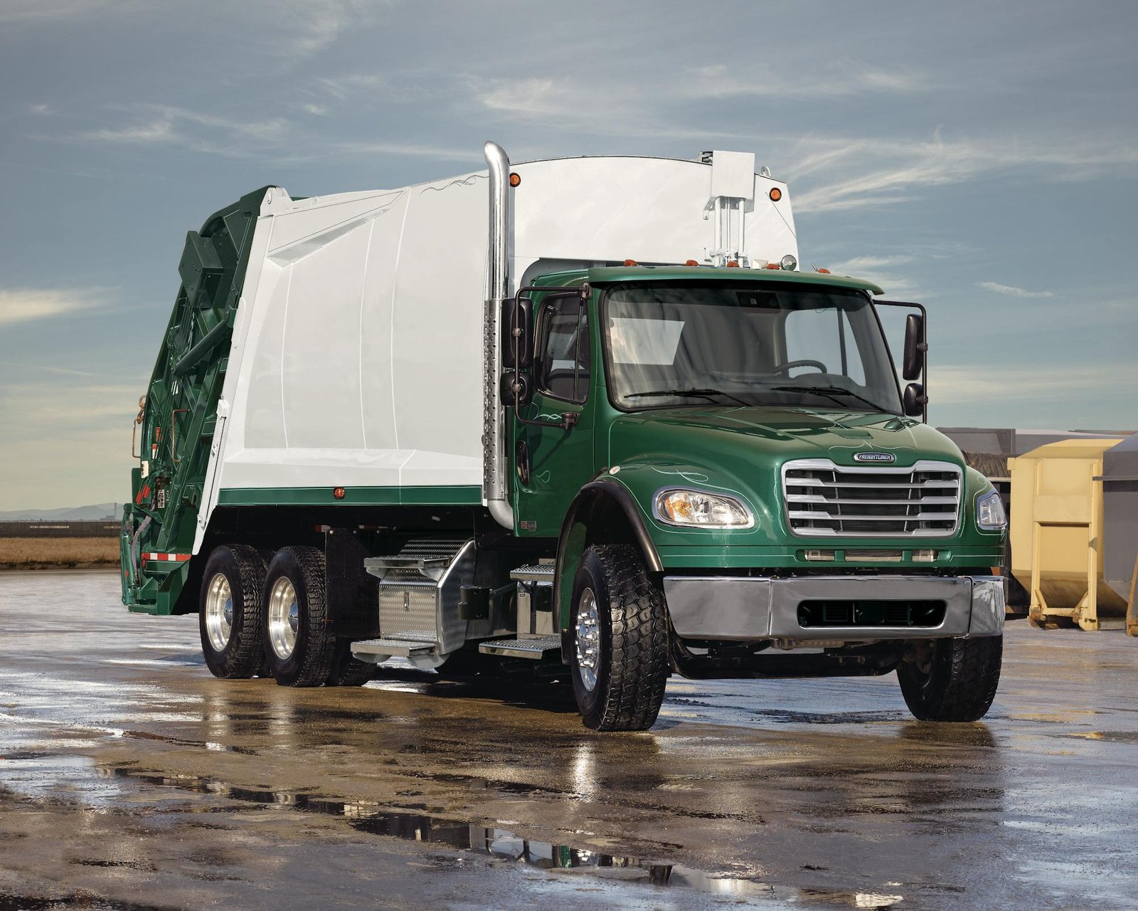 Freightliner Garbage Trucks_ Key Features and Buying Guide