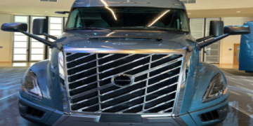 2022 Volvo Semi Truck_ Features, Specs & Performance Review