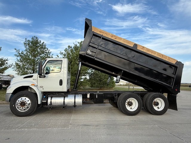Buy Automatic Tandem Dump Trucks _ Durable & High-Performance Sale