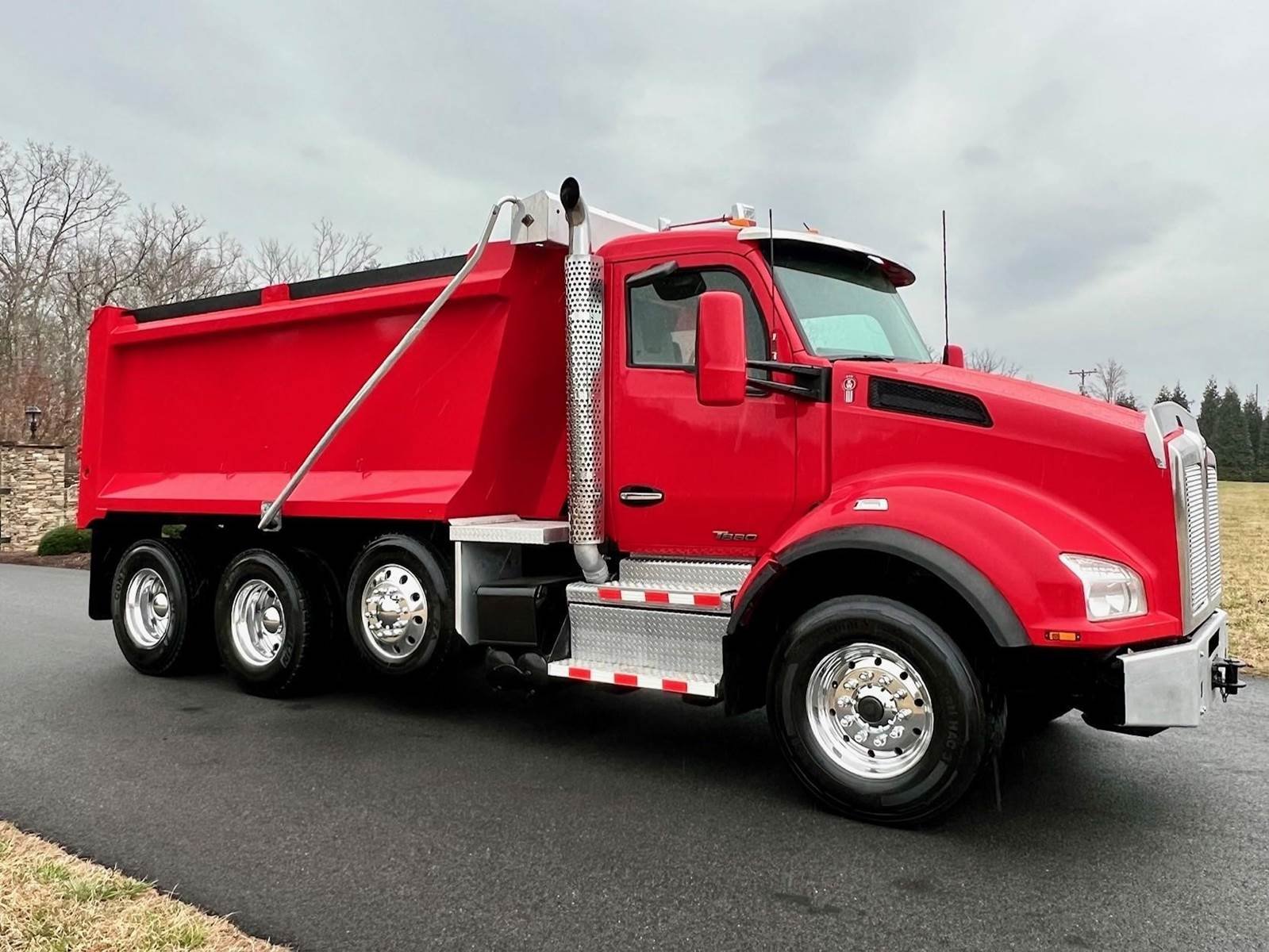 Triaxle Dump Truck for Sale_ Heavy-Duty Construction Vehicles