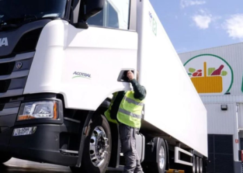 What to Expect When Hiring Eastway Tank Trucks for Transport