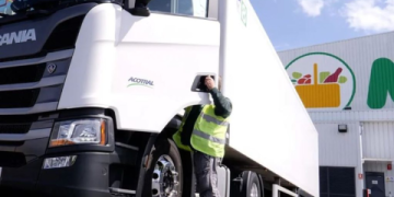 What to Expect When Hiring Eastway Tank Trucks for Transport