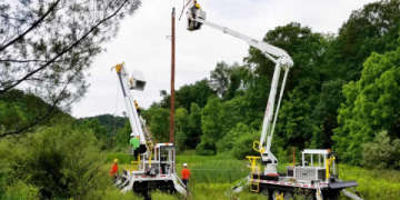 Bucket Truck Factory  Insulated and Telescopic Booms