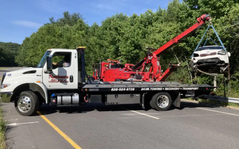 Flatbed Wrecker Supplier Safe Vehicle Transport