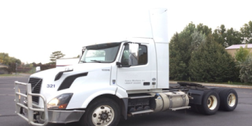 Volvo 18 Wheeler for Sale_ Discover Reliable Heavy-Duty Trucks