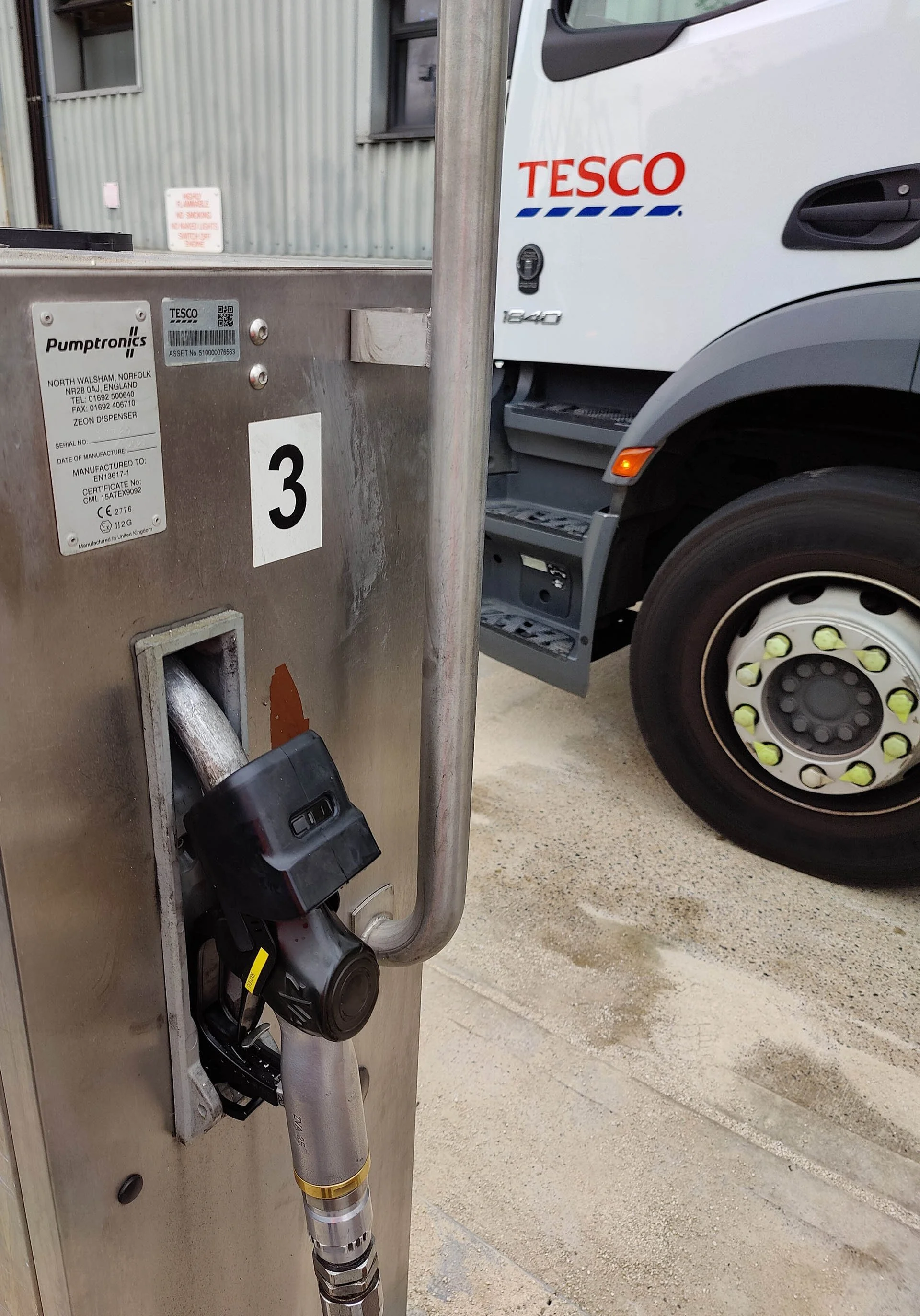 Tesco Petrol Tanker_ Fleet, Safety, and Fuel Delivery Explained